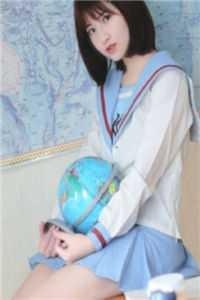 瞥了一眼身边两人
